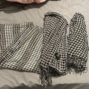 Set of 3 houndstooth scarves.